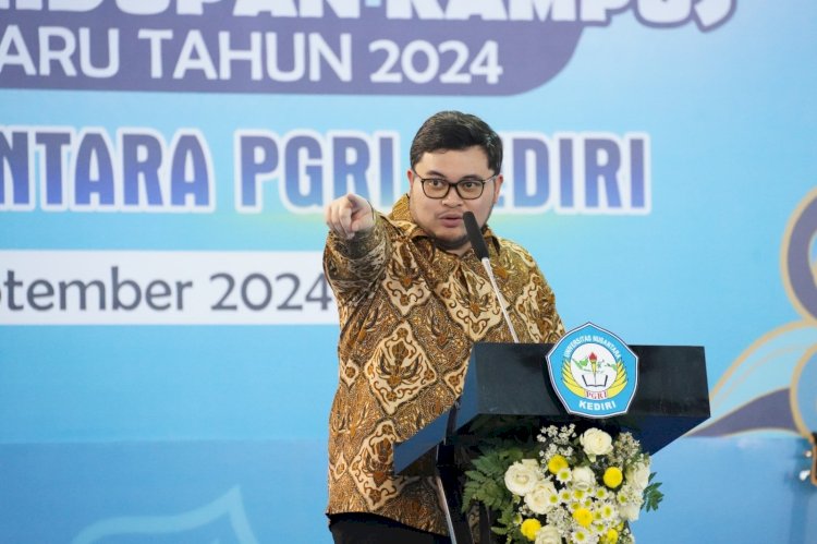 Bupati Kediri Hanindhito Himawan Pramana menghadiri pengenalan mahasiswa baru/RMOLJatim