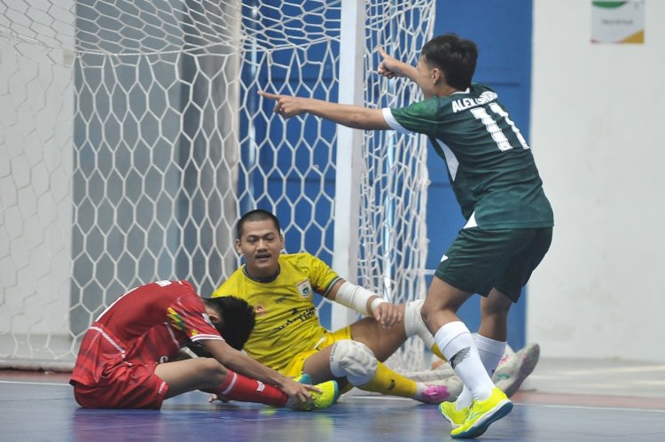 Tim Futsal Jatim kalahkan Tim Futsal Sulawesi Barat (2-1) di GOR Dispora Sumut, Deli Serdang, Selasa (3/9)/Ist