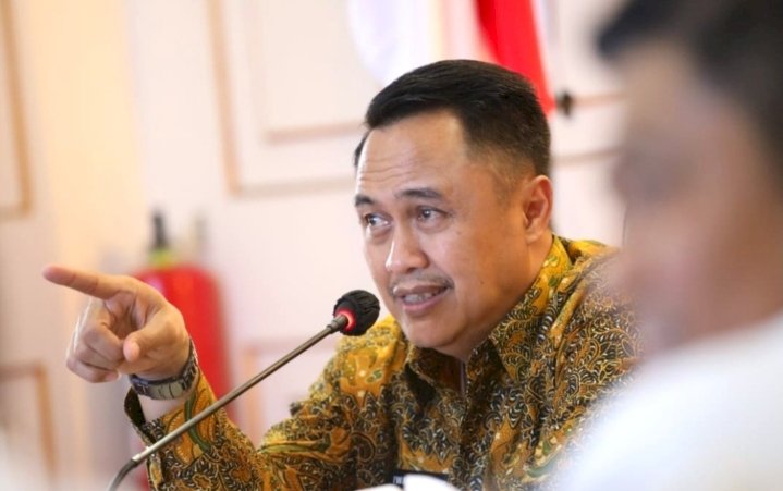 Pj Wali Kota Malang, Iwan Kurniawan saat memimpin rapat/Ist