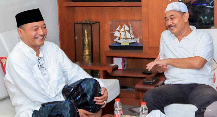 Terjalin keakraban antara Cabup Banyuwangi, Ali Makki Zaini dengan Wakil Bupati Banyuwangi dua periode, Yusuf Widyatmoko/ist
