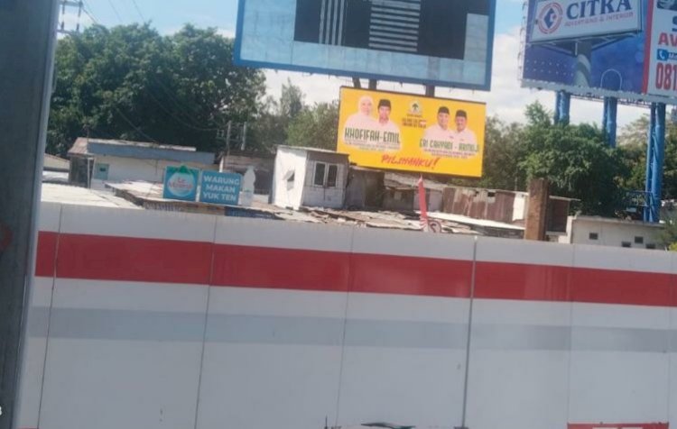 Teks foto: Golkar pasang Bilboard dukung Khofifah-Emil dan Eri Cahyadi - Armudji/RMOLJatim