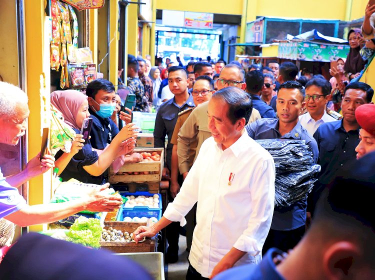 PJ Gubernur Jatim Adhy Karyono mendampingi Presiden Jokowi 