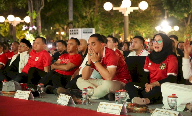 Wali Kota Eri Cahyadi saat nobar/RMOLJatim