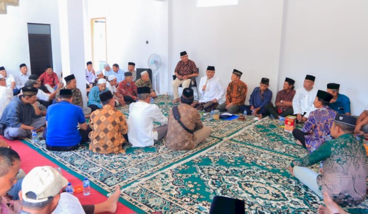Relawan Batalyon Tujuh Empat mendatangi kediaman bakal Cabup Banyuwangi, Gus Ali Makki/ist