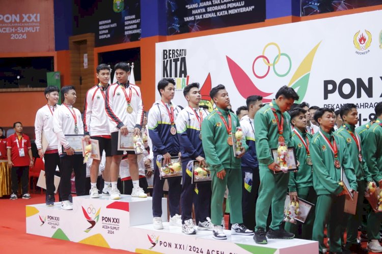 Pemberian medali di cabang bulu tangkis beregu putra/Ist