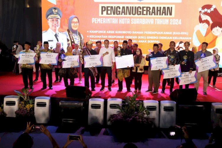 Teks foto: Penganugerahan kampung yang memiliki responsif gender di tingkat kecamatan se-Kota Surabaya/RMOLJatim