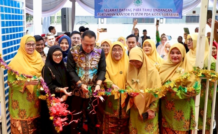 Wali Kota Eri meresmikan PLTP2M di Graha Sakinah PAY Jalan Baratajaya XVIII Nomor 97 Surabaya/RMOLJatim