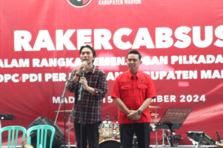 Bakal Pasangan Calon Bupati dan Wakil Bupati Madiun Kaji Mbing dan Shandika menghadiri Rakercabsus PDIP.
