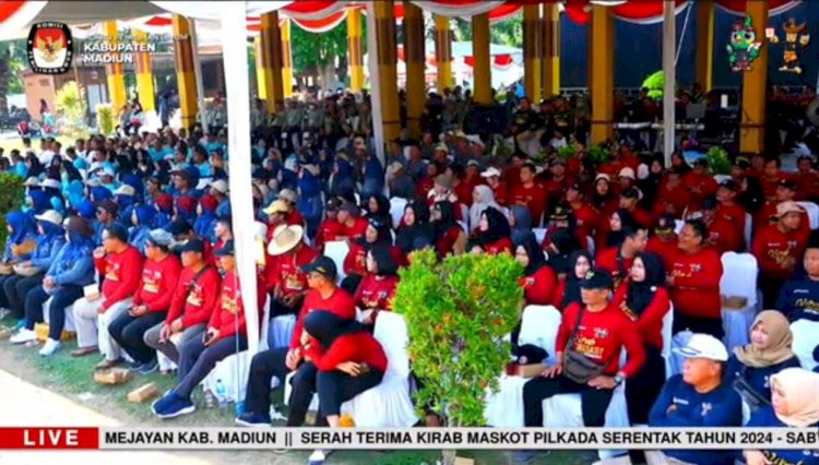 Kaos yang digunakan PPK dan PPS dalam serah terima kirab maskot Pilkada serentak tahun 2024 yang diselenggarakan di Alun-Alun Reksogati Caruban, Sabtu (14/9)/Ist