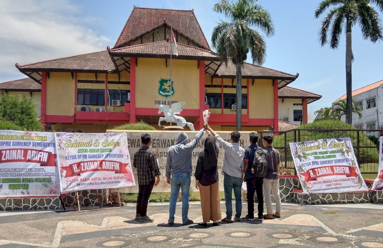 Aksi demo di depan Kantor DPRD Sumenep/RMOLJatim