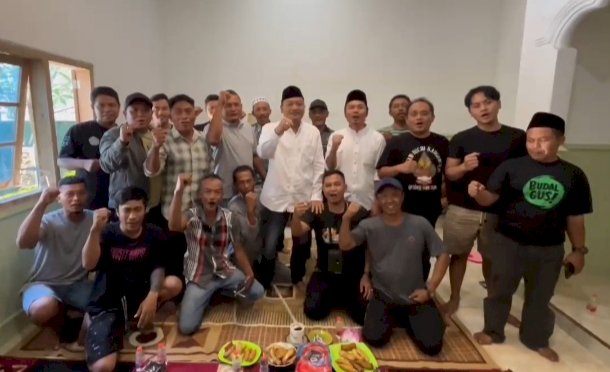 Bacabup Banyuwangi, Ali Makki Zaini bersama komunitas pedagang Pasar Subuh Kecamatan Bangorejo/ist