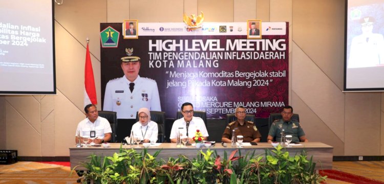  Pj Wali Kota Malang, Iwan Kurniawan (tengah) saat memberikan arahan/Ist