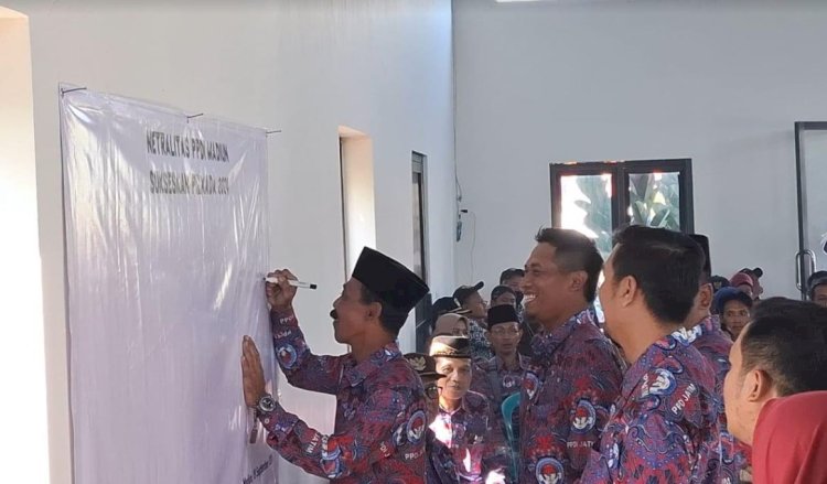 Para perangkat desa saat menandatangani deklarasi untuk bersikap netral di pilkada 2024/RMOLJatim