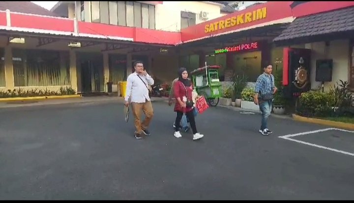 Budi Hariyanto usai menyampaikan pengaduan ke Polres Jember bersama Rumiyati/RMOLJatim