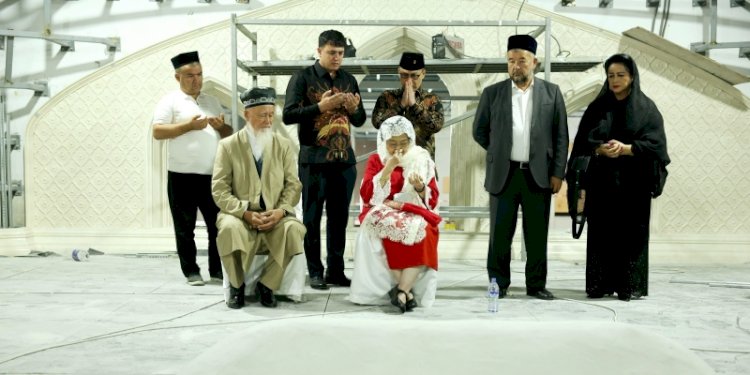 Megawati ziarah di makam Imam Bukhari/Ist