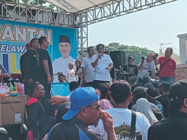 Paslon bonus saat memberi sambutan dalam acara jalan santai/RMOLJatim 