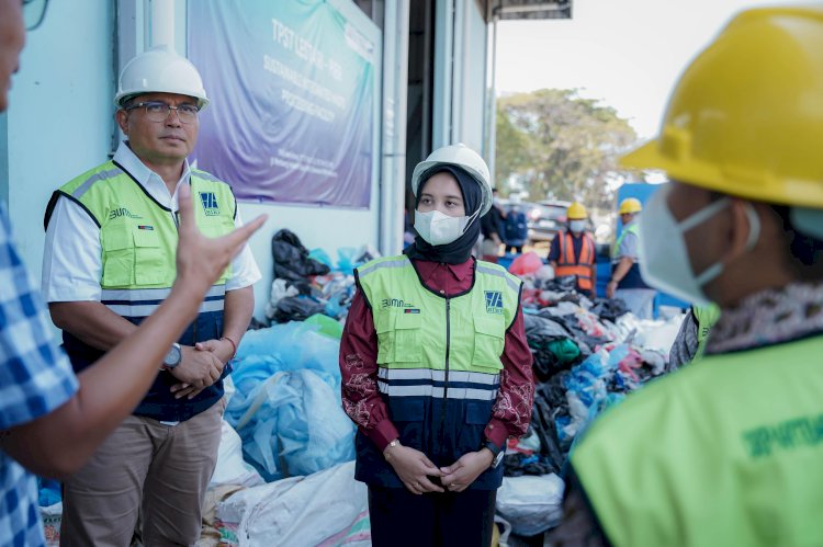 Dirut PT SIER Didik Prasetiyono bersama Wardah Nafisah