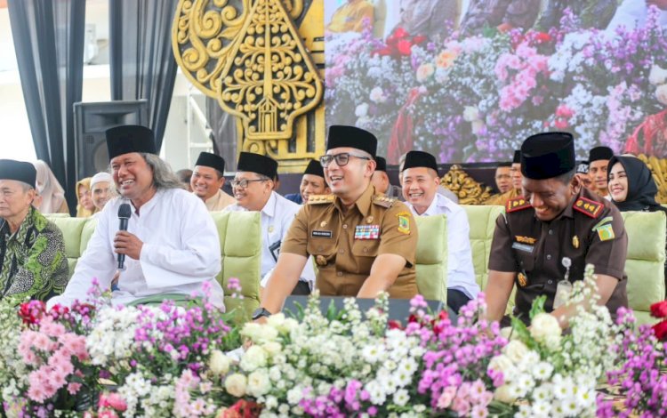 Pj Wali Kota Mojokerto Moh Ali Kuncoro bersama Gus Muwafiq di acara Kenduri Layah/ist