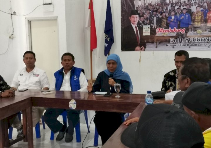 Khofifah Indar Parawansa saat mendengar keluhan masing- masing Rukun Nelayan sekaligus menerima dukungan dari DPC HNSI Lamongan/RMOLJatim