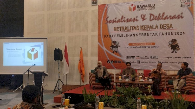 Komisioner Bawaslu Jember, Devi Aulia Rohim, Jaksa Kejari Jember, Dwi Caesar Octavianus dan Inspektorat Kabupaten Jember di Acara Bawaslu/Ist