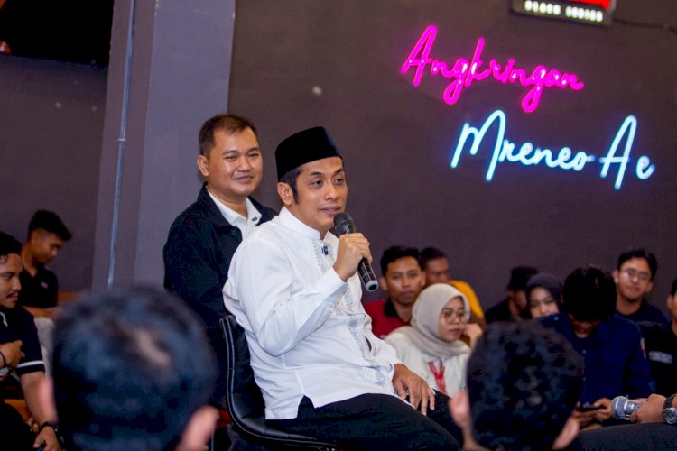 Paslon nomor urut 3 Bonus Bonie Laksmana dan Bagus Rizki Dinarwan saat berdialog dengan mahasiswa/RMOLJatim