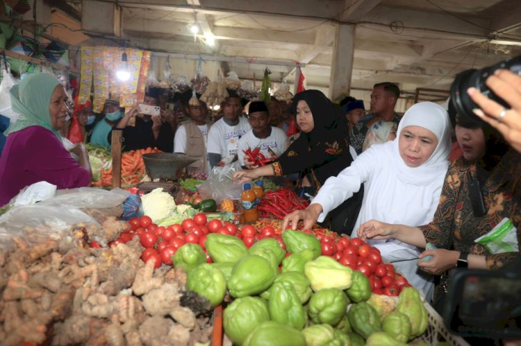 Khofifah saat kunjungan di pasar 