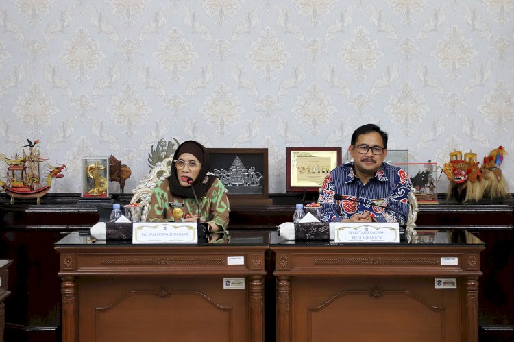 Teks foto: PJs Wali Kota Restu didampingi Ikhsan bersama seluruh Kepala OPD dan camat/ist