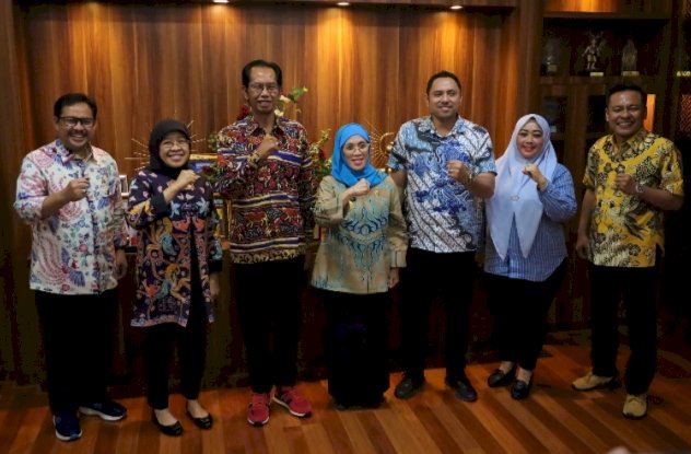 PJs Wali Kota Restu melakukan kunjungan ke Kantor DPRD Kota Surabaya/RMOLJatim