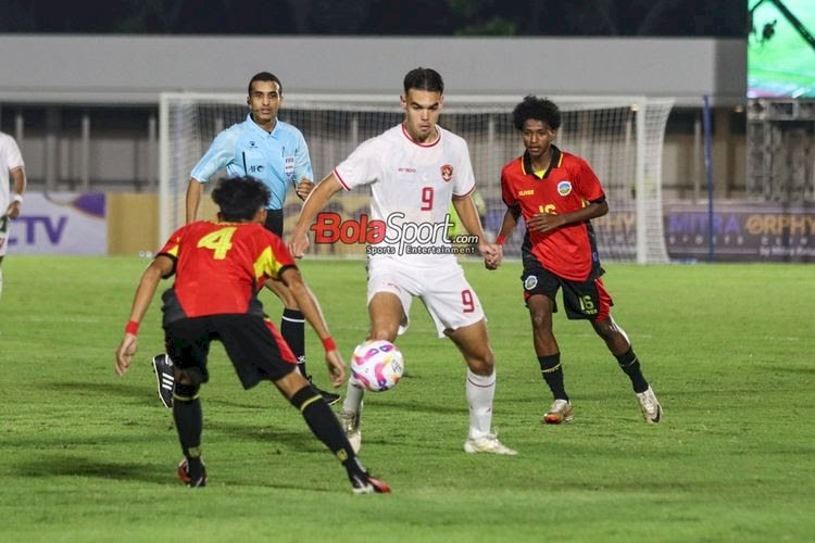 Jens Raven (tengah) saat melawan Timor Leste dalam laga Kualifikasi Piala Asia U-20 2025/Ist