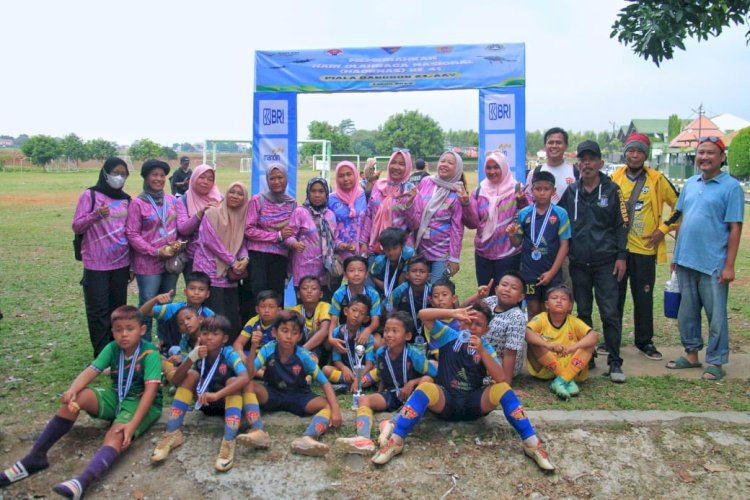 Kontestan Piala Dandron Juara II Diklat Paku Jaya Festival Sepakbola KU 10/RMOLJatim