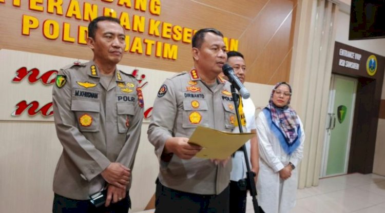 Kabiddokes Polda Jatim Kombes Pol M Khusnan saat mengumumkan hasil identifikasi sementara penemuan kerangka manusia di Surabaya/antara