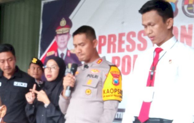 Kapolres Jember AKBP Bayu Pratama Gubunagi saat memberikan keterangan pers/Ist