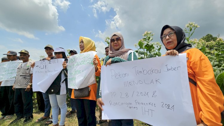 Aksi protes terhadap Peraturan Pemerintah (PP) Nomor 28 Tahun 2024 