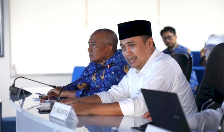 Pj Wali Kota Malang, lwan Kurniawan, S.T., M.M (memakai peci hitam)/Ist