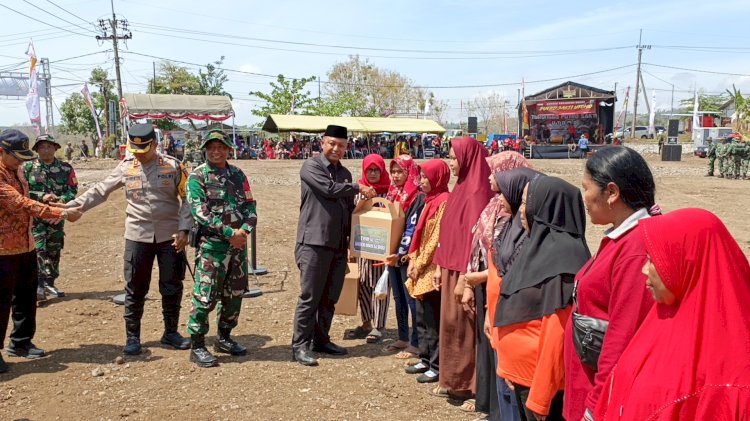 Pjs Bupati Kediri serahkan bantuan di acara TMMD