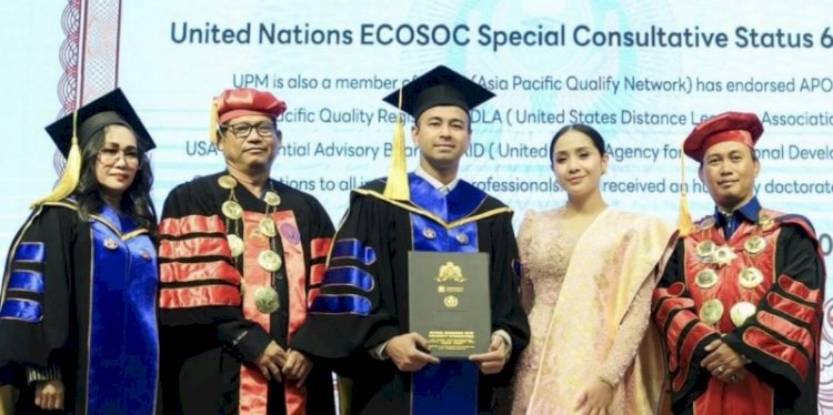 Raffi Ahmad menerima gelar doktor kehormatan/Ist