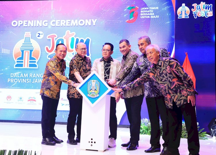 Pj Gubernur Jawa Timur Adhy Karyono membuka gelaran Jatim Fest 2024 di Exhibition Hall Grand City Surabaya, Rabu (2/10)/Ist