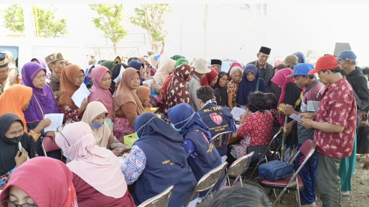 Pengobatan gratis  di Desa Pagung Kabupaten Kediri dalam program TMMD/Ist