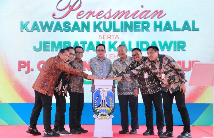 Pj Gubernur Jatim Adhy Karyono meresmikan kawasan kuliner halal di Tulungagung/Ist