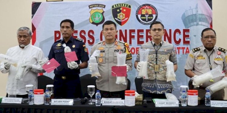 Wakapolresta Bandara Soetta, AKBP Ronald Sipayung (tengah)/Ist