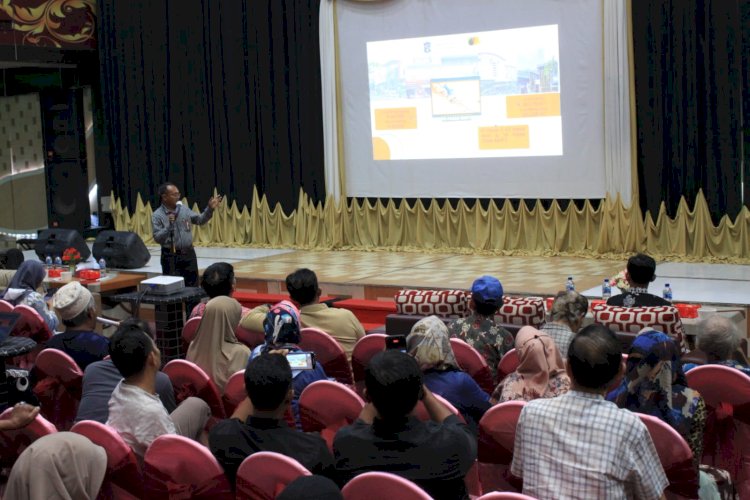 Teks foto: Sosialisasikan Revitalisasi Pasar Keputran Selatan/RMOLJatim