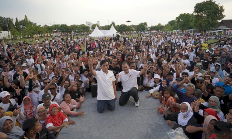 Pasangan calon Wali Kota dan Wakil Wali Kota Madiun nomor urut 3 Bonus saat kampanye Akbar di lapangan Rejomulyo/RMOLJatim