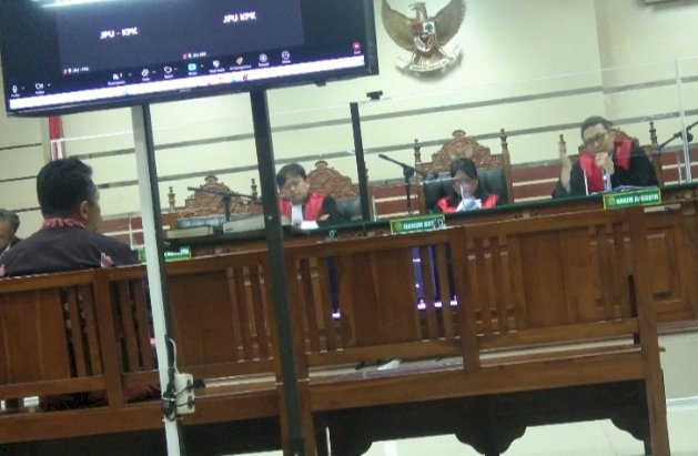 Ari Suryono saat menjdi saksi di Pengadilan Tipikor Surabaya/RMOLJatim