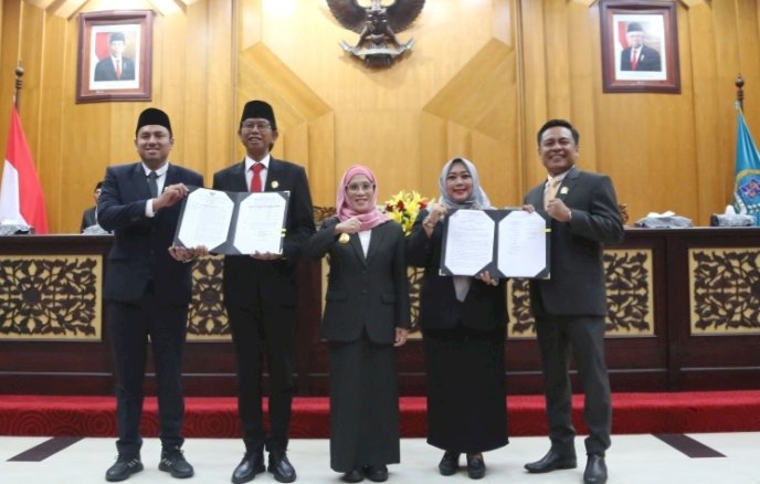 PJs Wali Kota Restu bersama pimpinan DPRD Kota Surabaya 2024-2029/RMOLJatim