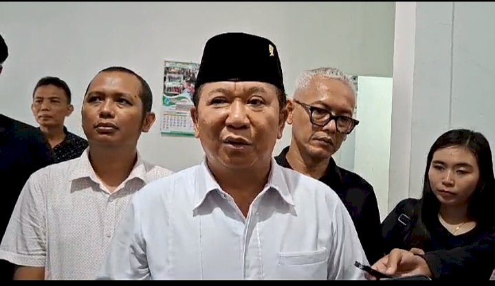Cabup Petahana, Hendy Siswanto saat memberikan keterangan pers usai menyampaikan klarifikasi di Kantor Bawaslu/Ist