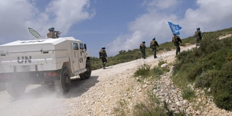 Prajurit TNI yang menjadi pasukan perdamaian PBB (UNIFIL) Lebanon sedang berpatroli di blue line, Lebanon Selatan/Foto: Dok. UNIFIL