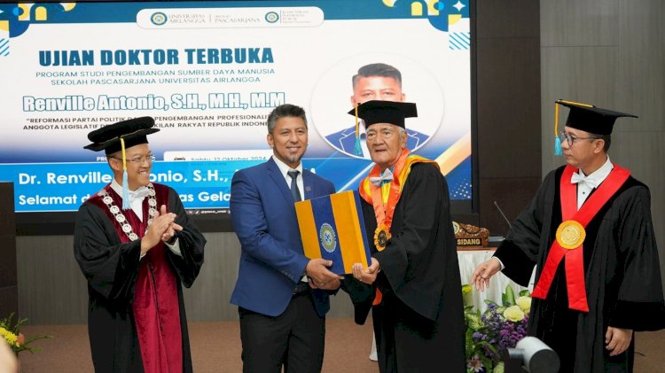Renville Antonio sukses meraih gelar Doktor di Program Studi Pengembangan Sumber Daya Manusia (PSDM) Sekolah Pascasarjana Universitas Airlangga.