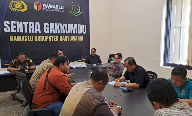 Tim Sentra Gakkumdu Banyuwangi membahas 2 temuan dugaan pelanggaran pidana di Pilkada 2024/ist