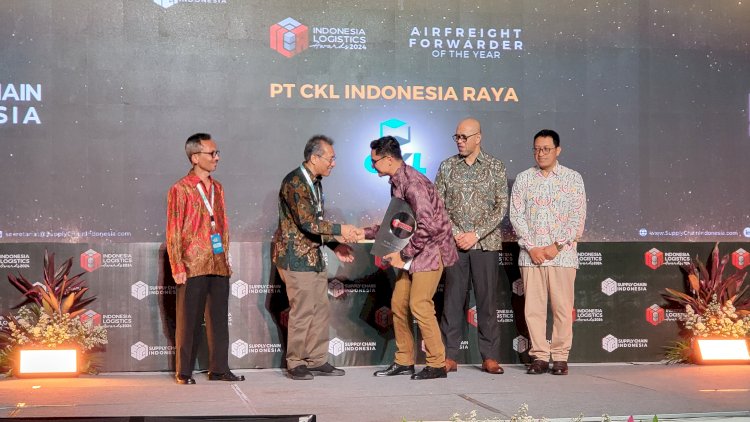 Setijadi, S.T., M.T., IPM – Chairman SCI (kiri), Prof. Togar M. Simatupang, Ph.D. - Senior Advisor SCI, Sega Joeliansyah Amri - Chief Commercial & Technology Officer CKL Cargo, Prof. Dr. Tech. Ir. Danang Parikesit M.Sc. Senior Advisor SCI, Dr. Zaroni, CISCP., CFMP. – Head of Consultant SCI.