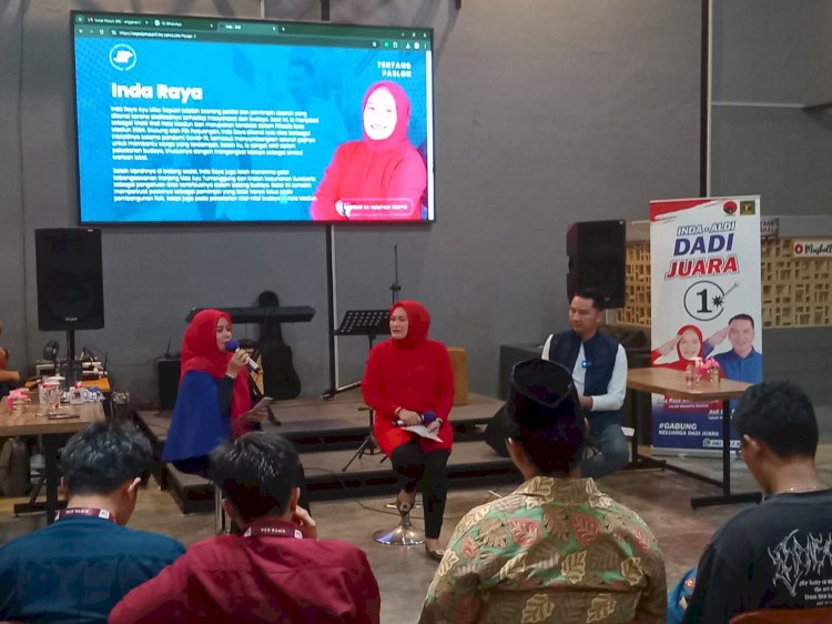 Acara pasangan calon nomor urut 3 Inda Raya-Aldi Dwi Prastianto saat menggelar acara khusus anak muda di cafe garasi, Minggu (13/10)/ RMOLJatim